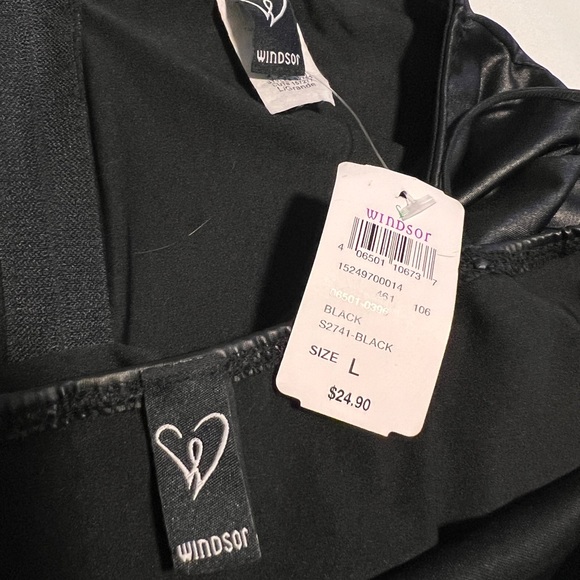 Windsor Going-Out Set - Picture 2 of 2